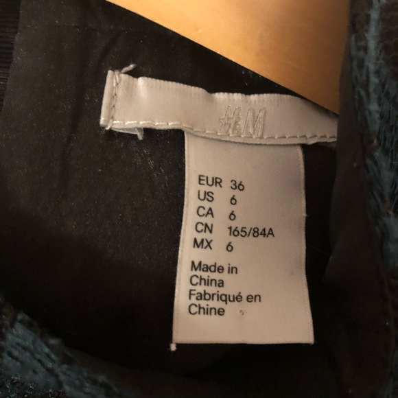 Short green/black floral mesh dress with mock neck - Picture 3 of 4